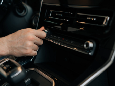 Voici comment rendre la climatisation de ta voiture compatible avec l'été !